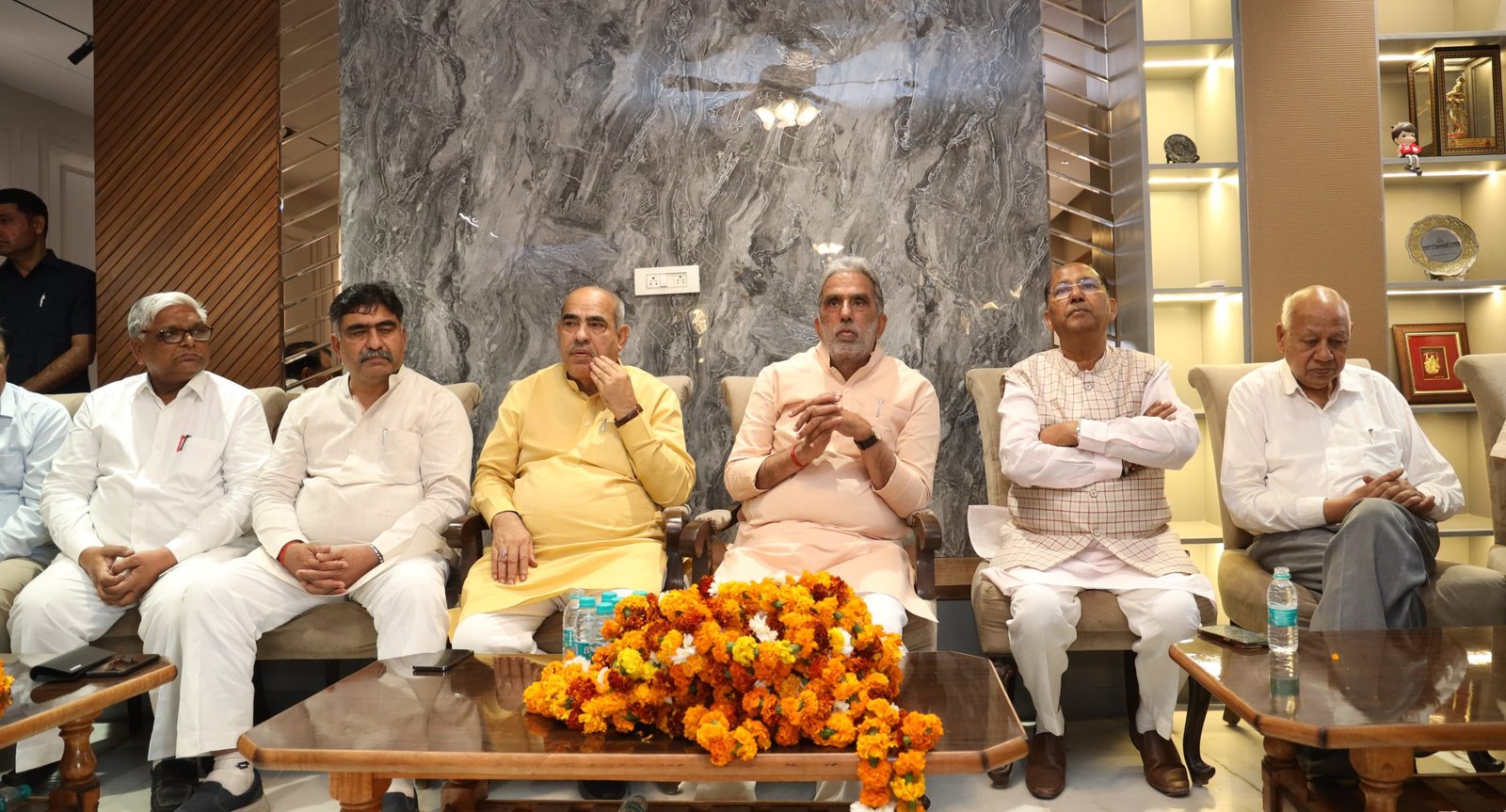 भाजपा नेता ईश्वर दयाल गोयल के निवास पर केंद्रीय राज्य मंत्री कृष्णपाल गुर्जर ने व्यापारियों के साथ की चर्चा