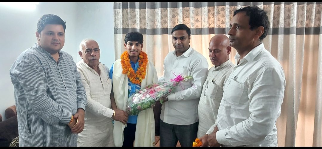 अंतर्राष्ट्रीय निशानेबाज अनमोल जैन का भारत पहुंचने पर हुआ जोरदार स्वागत